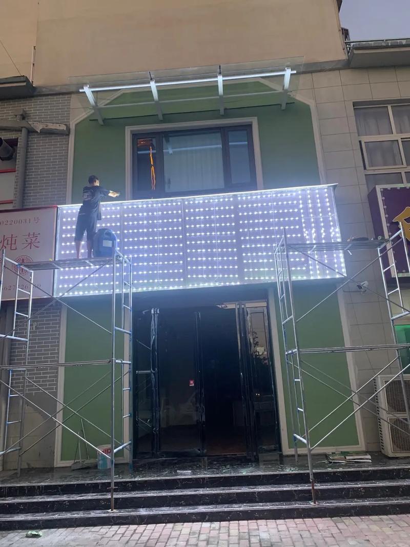 從創意到現實 又一廣告門頭制作完工，施工現場實拍見證匠心